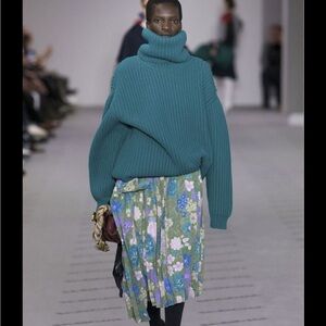 Balenciaga size 42F women’s bright green oversized turtleneck sweater runway NWT